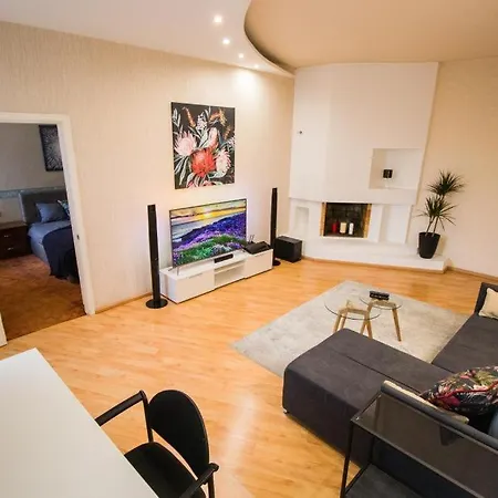 Apartment Comfy, Warm And Central 3 Rooms Riga